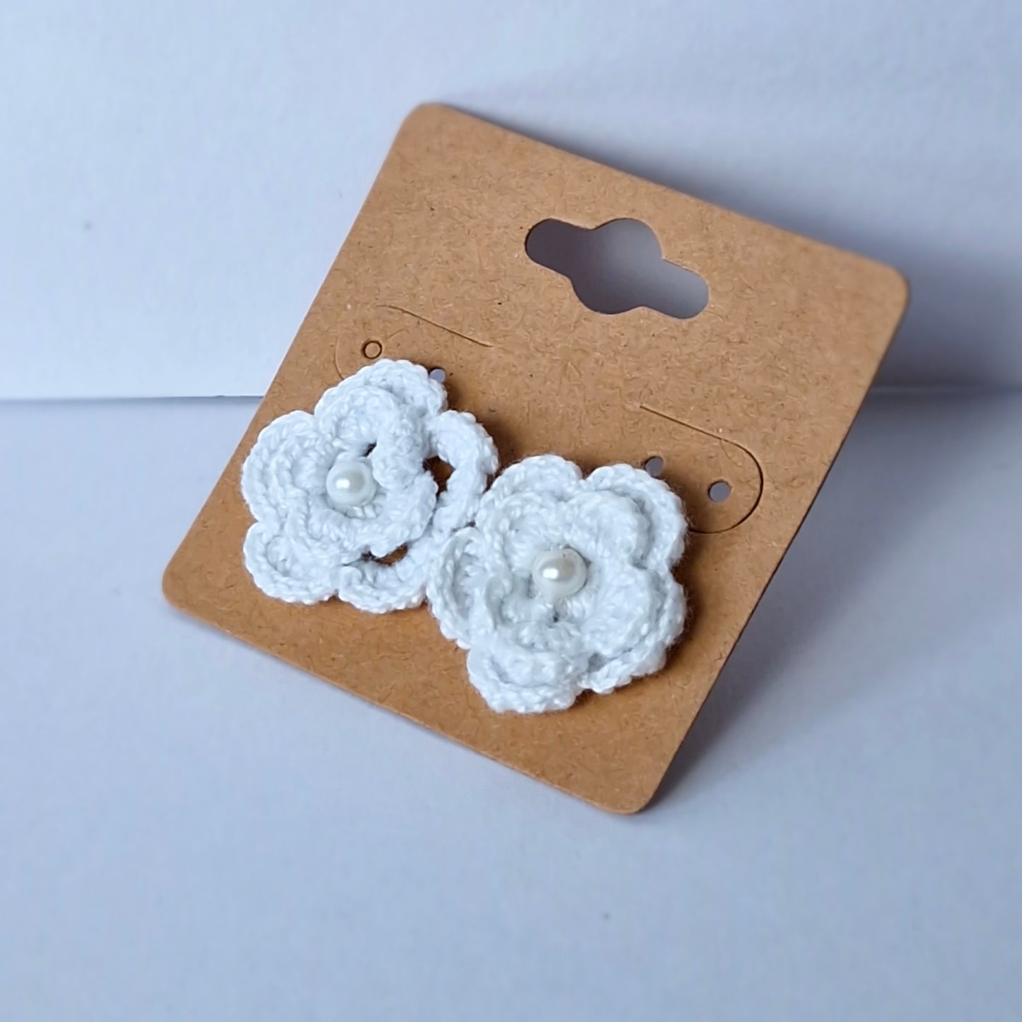 Crochet white flowers earrings